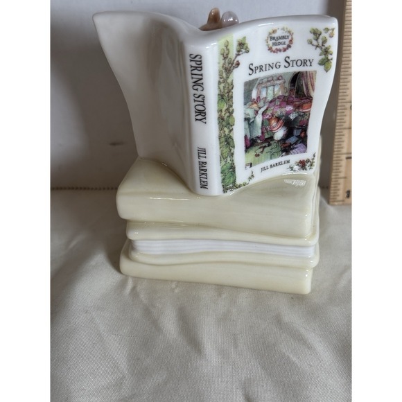 Brambly Hedge Spring Story Music Box by Jill Barklem - Picture 5 of 11